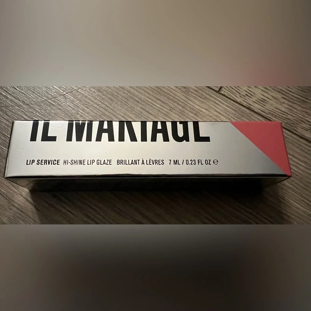 IL MAKIAGE Black and Pink Lipstick